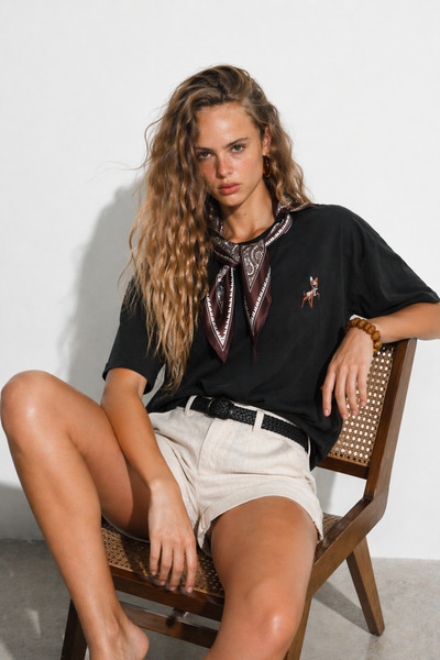Diviny Tricou negru pentru femei, cu guler Garni, cu broderie detaliată, în tendințe
