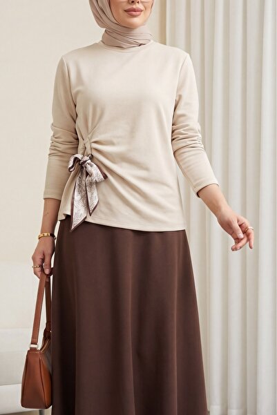 HİJABAYA Μπλούζα με πλαϊνό φουλάρι και λεπτομέρεια δεσίματος