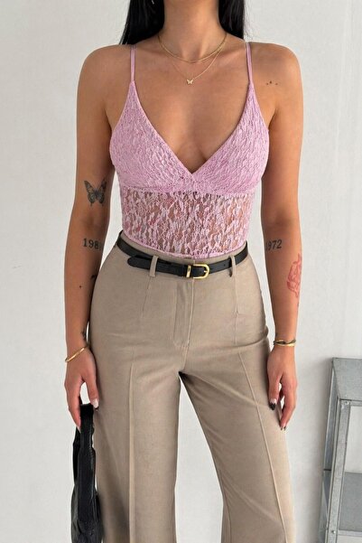 moda poni Γυναικείο ολόσωμο κορμάκι με βαθύ ντεκολτέ και ροζ δαντέλα