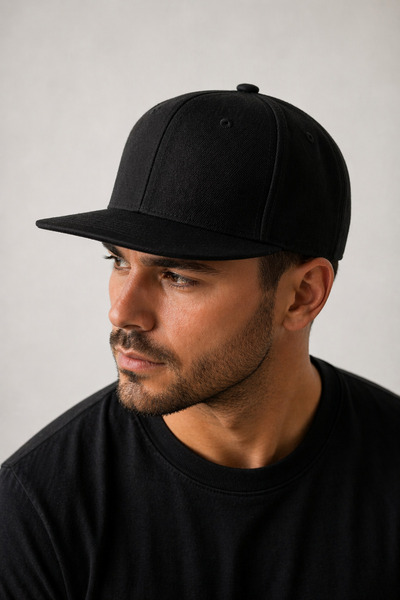 HatClub Exclusive قبعة سناب باك سوداء للجنسين ذات حافة مسطحة على طراز الهيب ه...