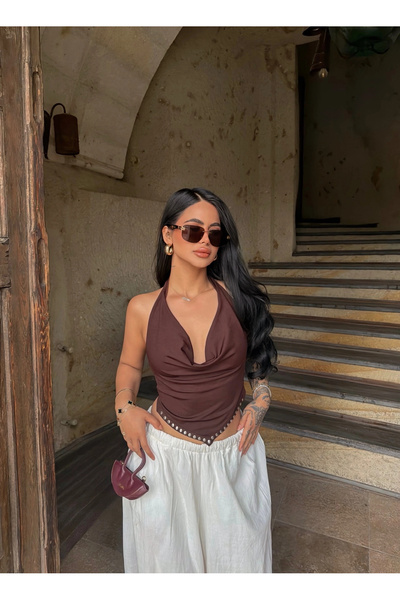 kırmızı butiks Καφέ μπλούζα με χαμηλό κόψιμο και σταγόνες στην πλάτη