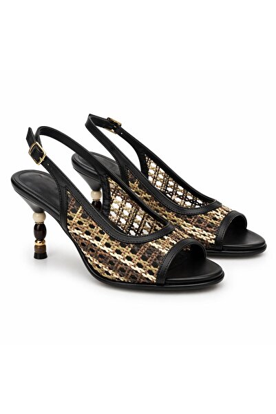 PATRON SHOES حذاء نسائي بكعب مزين بتفاصيل منسوجة من القش