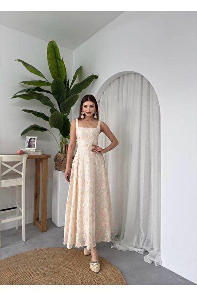 conconmoda Üç Boyutlu Çiçekli Tasarım Uzun Elbise