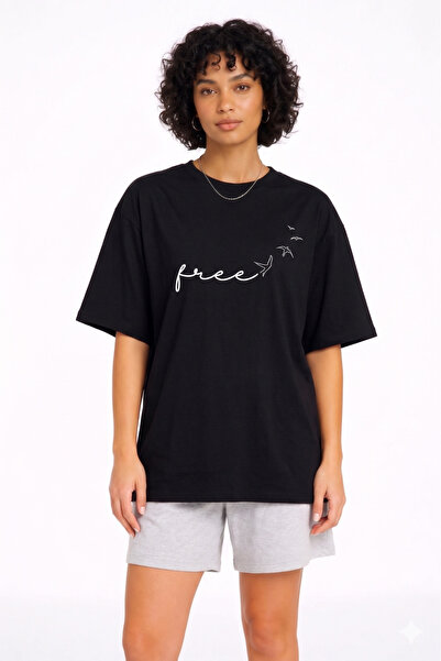 Lizbon Style Γυναικείο μπλουζάκι με στάμπα σε μαύρο χρώμα, με δωρεάν γράμματα...