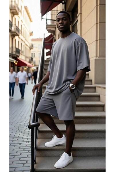 DM DOLCE MORE Ελαστικό σετ σορτς και μπλουζάκι από λύκρα σε υπερμεγέθη εφαρμο...