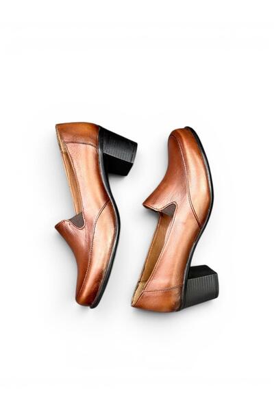 İYİSİNDEN SHOES أحذية نسائية من الجلد الطبيعي بكعب صغير ونعل خفيف وكلاسيكي
