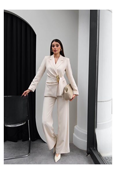 ESRAHELVACI Σετ με διπλό γιακά και χρυσά αξεσουάρ