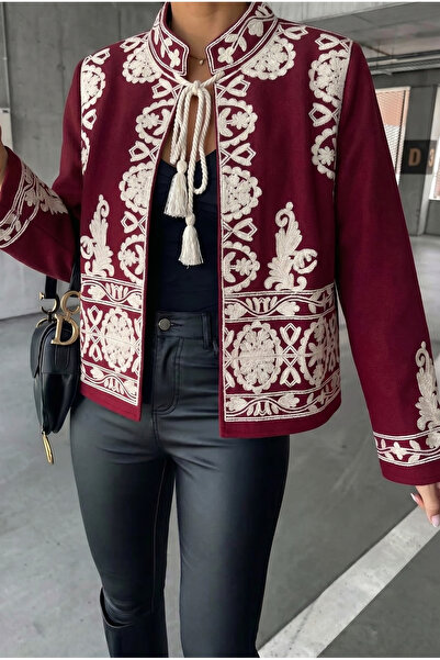 FEMELLE Γυναικείο μπουφάν μπορντό με ψηλό γιακά, φούντες και κεντημένο σχέδιο