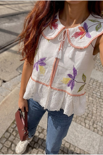 FEMELLE Γυναικείο Λευκό Κεντητό Γιλέκο με Φούντες