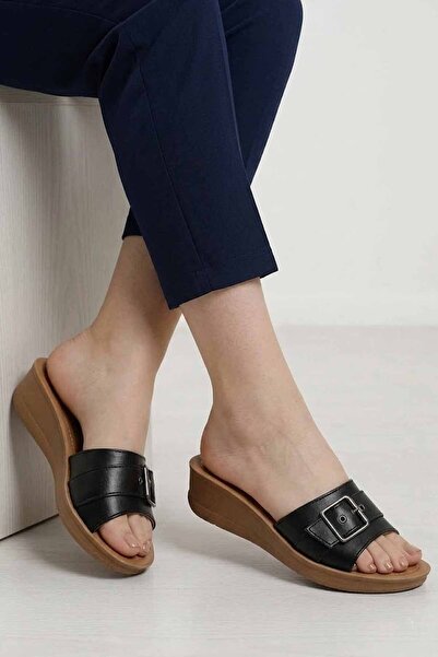 Polaris Γυναικείες μαύρες παντόφλες με αγκράφα - Άνετη σόλα και κομψό σχέδιο