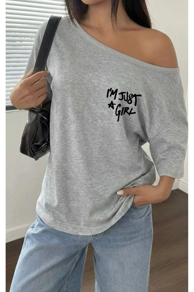 Keywest Γυναικείο μπλουζάκι με λαιμόκοψη καγιάκ, New I'm Just a Girl, με στάμ...