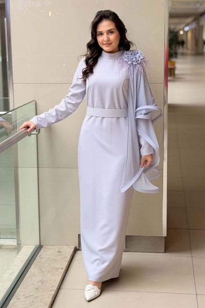 White Corner فستان سهرة بتفاصيل من التول