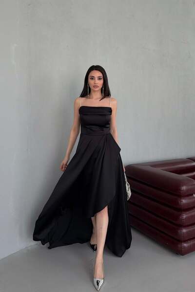 Serica Moda Βραδινό φόρεμα με μαύρη πέτρα και διακοσμητικό σκίσιμο