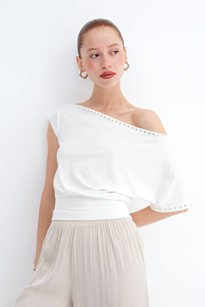 Addax Ασύμμετρο μπλουζάκι με καρφιά P19522