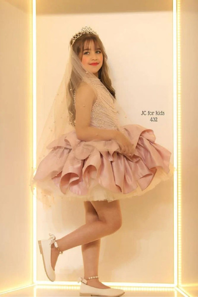 JC فستان سهرة بناتي قصير لون وردي باودر مع تاج طرحة Violet Flower Boutique