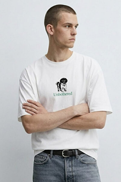 MATERIAL Ανδρικό μπλουζάκι με στάμπα σκύλου σε λευκό χρώμα