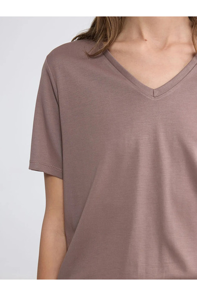 LC Waikiki Καφέ γυναικείο μπλουζάκι με λαιμόκοψη σε σχήμα V