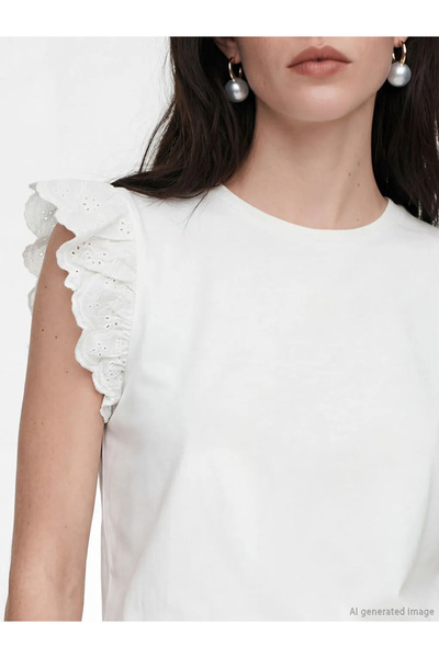LC Waikiki Λευκό γυναικείο μπλουζάκι με λαιμόκοψη Με κέντημα