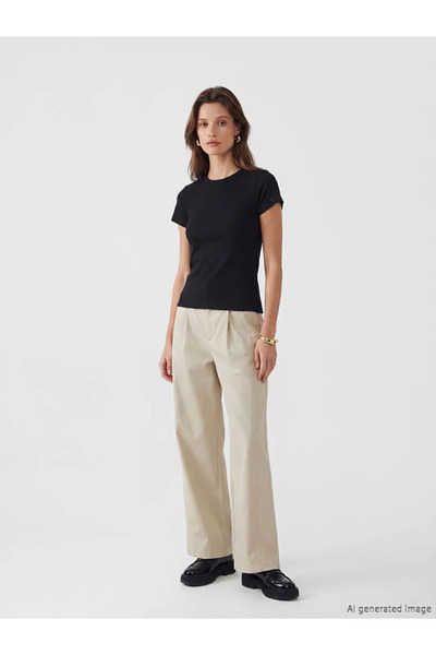 LC Waikiki Μαύρο γυναικείο μπλουζάκι με λαιμόκοψη