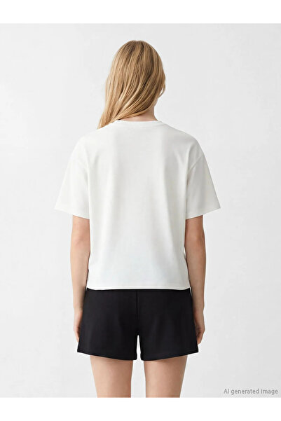 LC Waikiki Λευκό γυναικείο μπλουζάκι με λαιμόκοψη ποδηλάτου και απαλή υφή