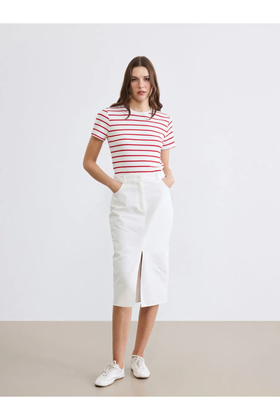 LC Waikiki Κόκκινο γυναικείο μπλουζάκι με ριγέ λαιμόκοψη