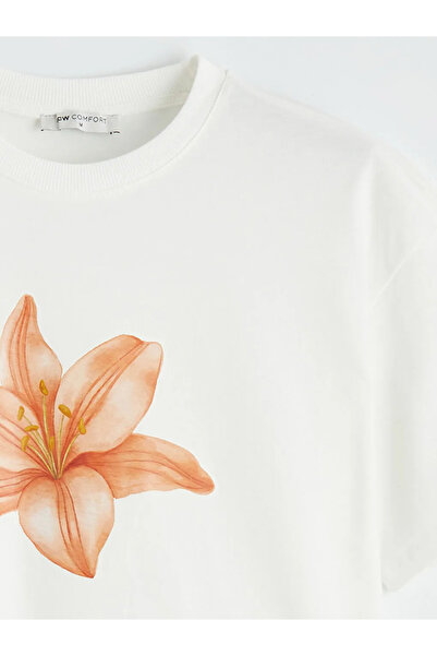 LC Waikiki Λευκό γυναικείο μπλουζάκι με λαιμόκοψη Crew Neck Flower με τύπωμα