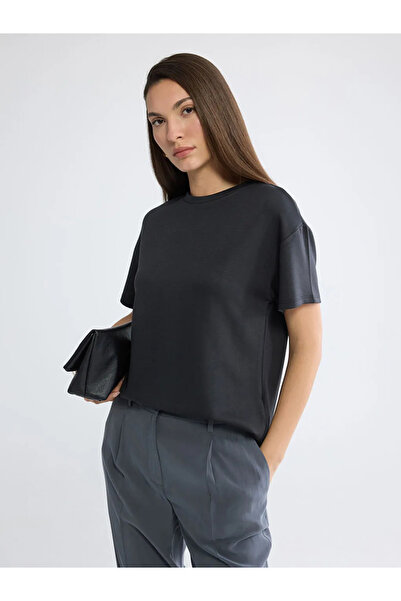 LC Waikiki Μαύρο γυναικείο μπλουζάκι με λαιμόκοψη ποδηλάτου και απαλή υφή