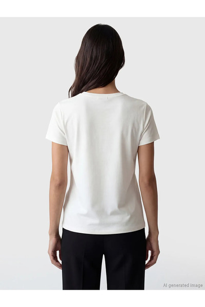 LC Waikiki Γυναικείο μπλουζάκι με λευκό λαιμόκοψη