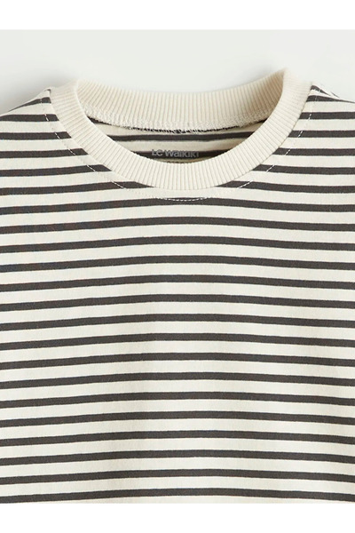 LC Waikiki Μακρυμάνικο μπλουζάκι για αγόρια σε χρώμα εκρού με λαιμόκοψη ποδηλ...