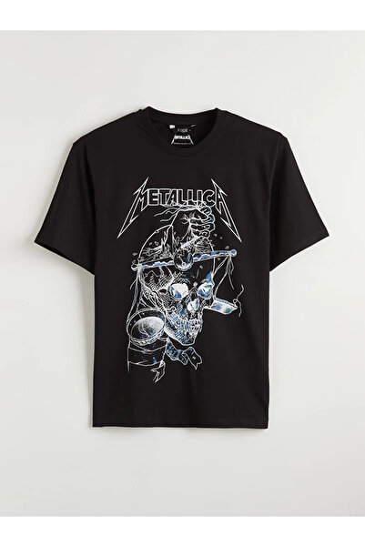 LC Waikiki Μαύρο ανδρικό μπλουζάκι με λαιμόκοψη ποδηλάτου και στάμπα Metallica