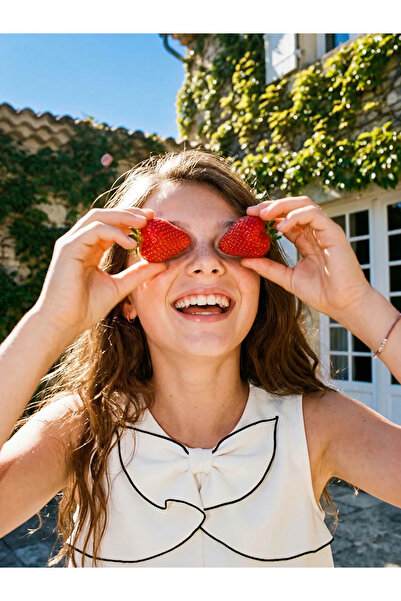 LC Waikiki Λευκό φόρεμα για κορίτσια με λαιμόκοψη ποδηλάτου και λεπτομέρεια φ...