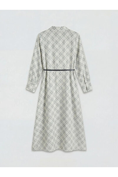 LC Waikiki Λευκό πουκάμισο με καρό γιακά και φόρεμα με ζώνη στη μέση