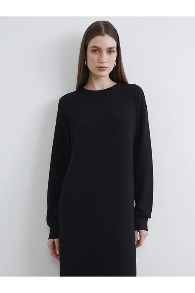 LC Waikiki Μαύρο φόρεμα φόρμας με λαιμόκοψη και σχισμή