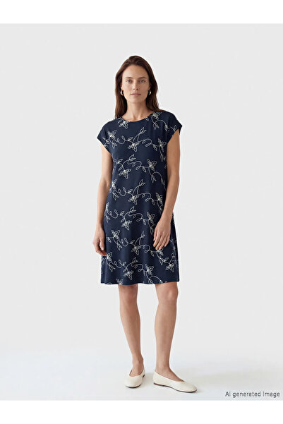 LC Waikiki Φόρεμα σε γραμμή Α με μοτίβο σε μπλε ναυτικό χρώμα και λαιμόκοψη π...