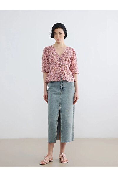 LC Waikiki Ροζ μπλούζα με λουλουδάτα μανίκια και λαιμόκοψη V