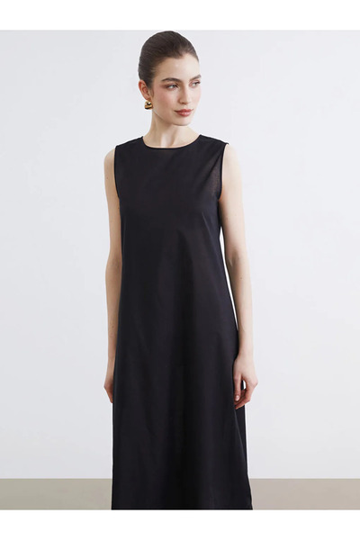 LC Waikiki Μαύρη επένδυση φορέματος σε γραμμή Α με λαιμόκοψη ποδηλάτου