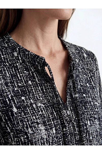 LC Waikiki Μπλούζα με μαύρο μοτίβο με δέσιμο στο λαιμό