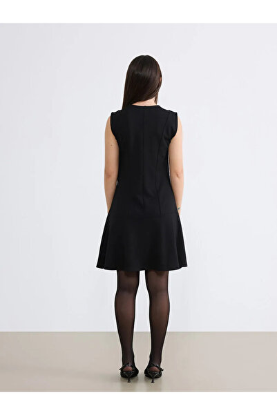 LC Waikiki Μαύρο Μίνι Φόρεμα με Λαιμόκοψη Πεζέ και Σχέδιο Α σε γραμμή Α με Πέ...