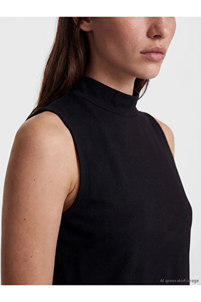 LC Waikiki Μαύρο γυναικείο αθλητικό μπλουζάκι με όρθιο γιακά