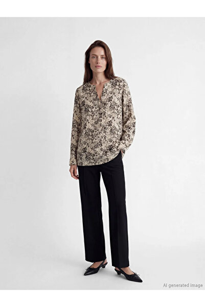 LC Waikiki Μπεζ μπλούζα με λαιμόκοψη καρχάρια και λουλούδια