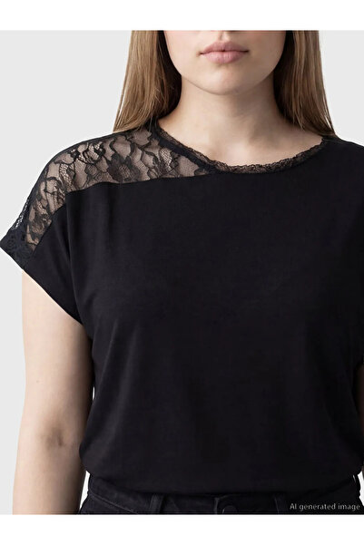 LC Waikiki Μαύρη μπλούζα με λαιμόκοψη ποδηλάτου και λεπτομέρεια Δαντέλα