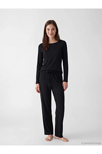 LC Waikiki Μαύρο Γυναικείο Τοπ με Λαιμόκοψη Καγιάκ, Μοντέρνο Μείγμα Υφασμάτων