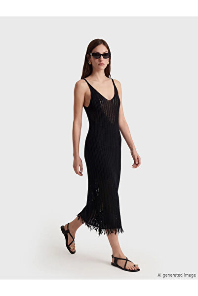 LC Waikiki Μαύρο φόρεμα παραλίας με V-λαιμόκοψη και διάτρητο σχέδιο με κρόσσια