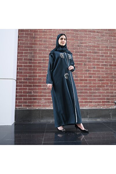 HAWRAA ABAYA عباية لف باللون الأخضر الداكن مزينة بشك بارز وقيطان على اطراف ال...