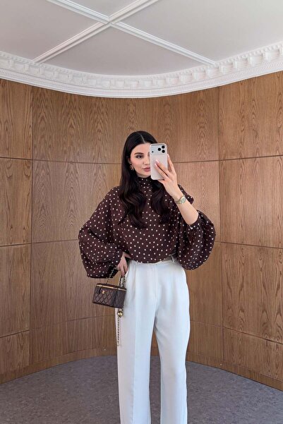 HAZELANNA Μπλούζα με μανίκια νυχτερίδα και πουά σε καφέ χρώμα