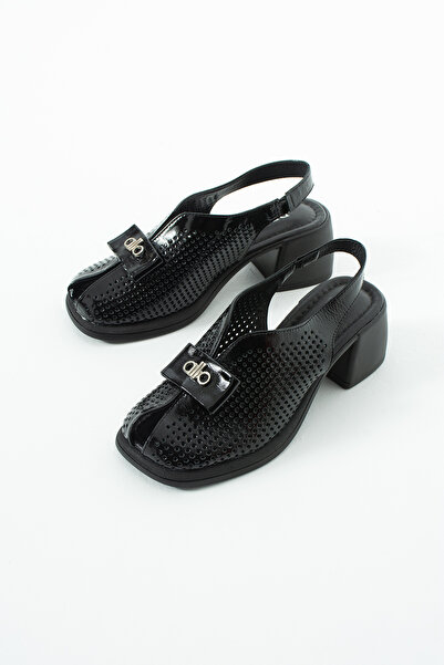 dericia shoes صندل نسائي بكعب مريح للاستخدام اليومي من الجلد الطبيعي باللون ا...