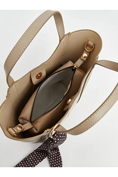 LC Waikiki Μπεζ γυναικεία τσάντα ώμου με διπλή λαβή και αξεσουάρ φουλάρι