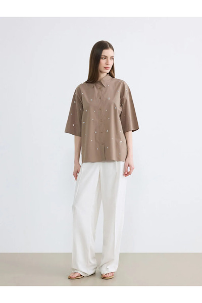 LC Waikiki Γυναικείο πουκάμισο με κεντημένη καφέ πέτρα