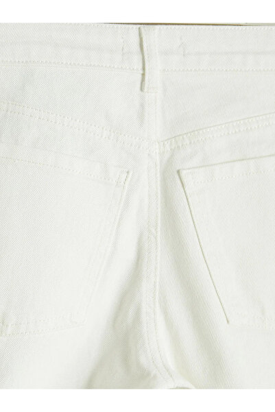 LC Waikiki Λευκό γυναικείο τζιν σορτς κανονικής εφαρμογής