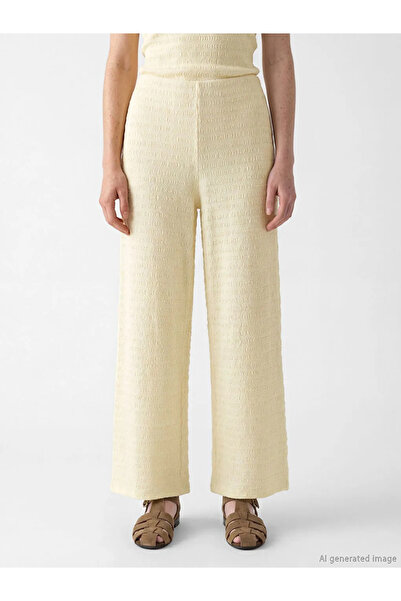 LC Waikiki Κίτρινο γυναικείο παντελόνι με ελαστική μέση και υφή